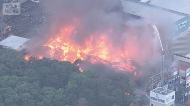 三重・伊勢市の商店街火災　火元はアーケード出入口付近か　44時間ぶりに鎮火
