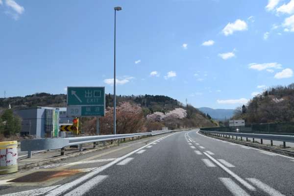 事故で停車していた車から降りていた男性　後続車両にはねられ死亡　中央自動車道