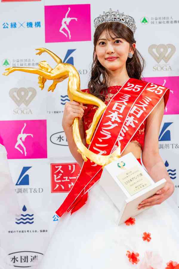 「この子13歳ってマジ!?」“日本一かわいい中学生”の最新ビジュアルにX衝撃「まじで顔整いすぎ」