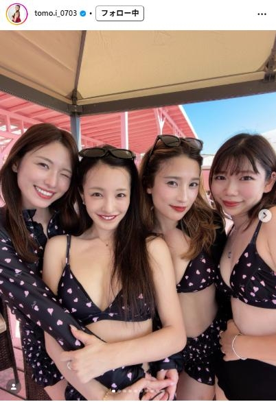 「全男が釘付け」板野友美「会社のメンバー」とのビキニショットに「レベチで可愛い、、」