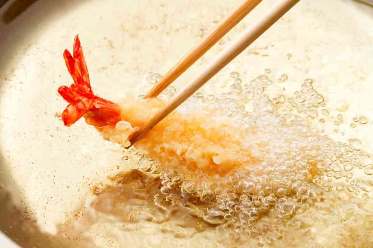 「海老を天つゆで食うなんて店に失礼」高級天ぷら店のカウンターで常連客が「マナー警察」化。29歳OLが「まずやったこと」とは【専門家助言】 | FORZA STYLE｜ファッション＆ライフスタイル[フォルツァスタイル]