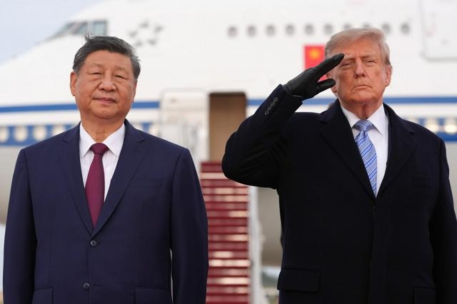 習近平氏が米国到着、トランプ氏自ら出迎える異例の厚遇　歓迎式典も（朝日新聞） - Yahoo!ニュース