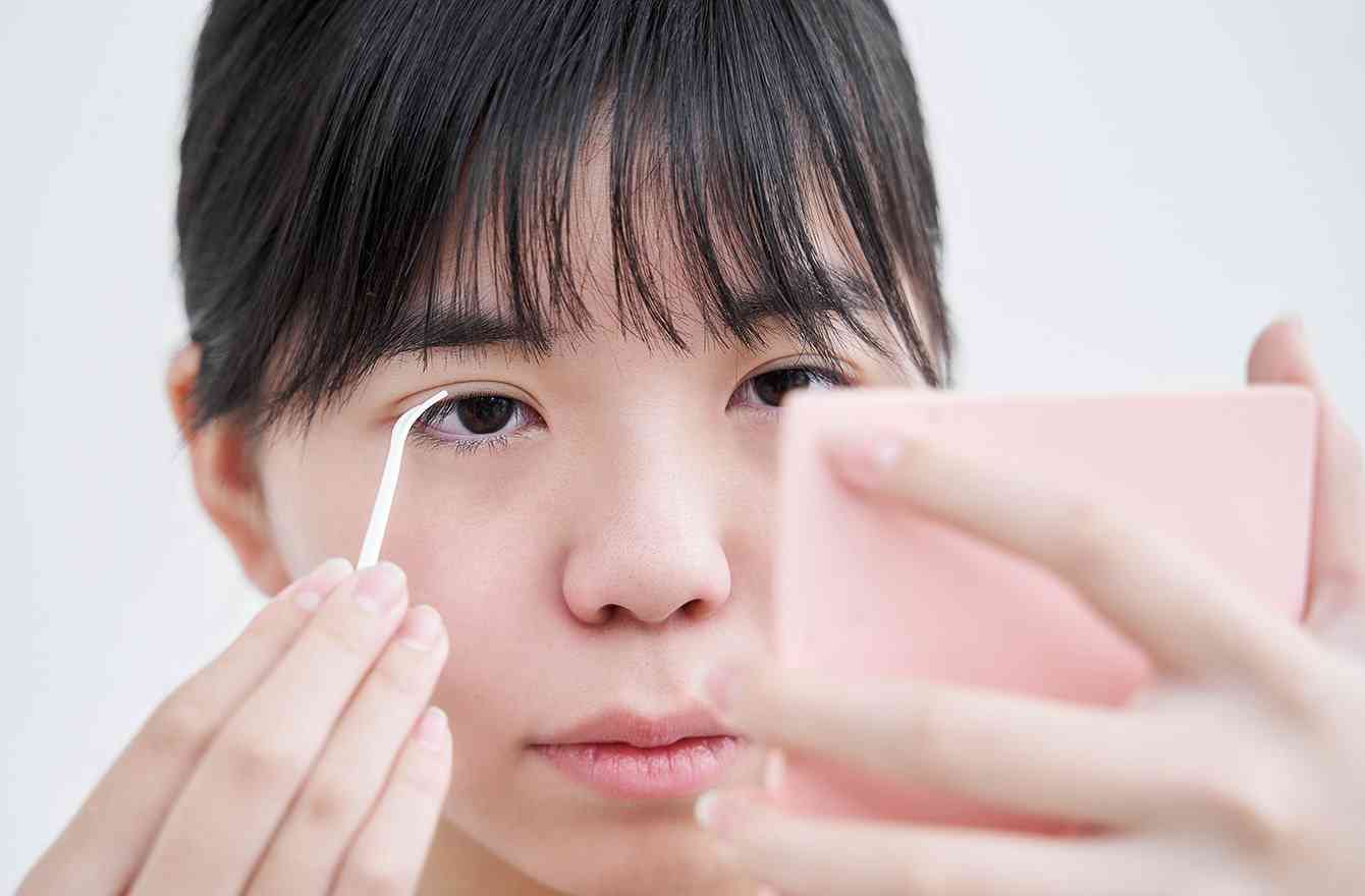 「なぜ美容雑誌に出てくるモデルは二重まぶたばかり？」編集者に疑問をぶつけたらわかった意外なこと | ライター・ヒオカ 足元はいつもぬかるんでいる | mi-mollet（ミモレ） | 明日の私へ、小さな一歩！（1/4）