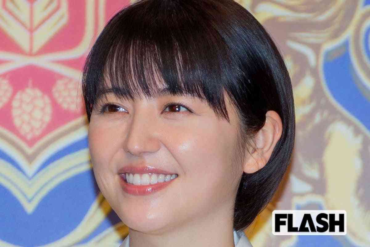 綾瀬はるか 11回目の会津まつり参加、そっくり芸人とのツーショットも披露!“神ファンサ”姿をキャッチ