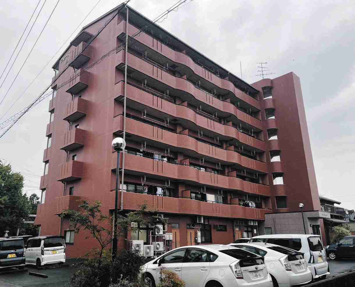 4歳の長女と1歳の次女をベランダから投げ落とした疑い　25歳の父親を現行犯逮捕：中日新聞Web