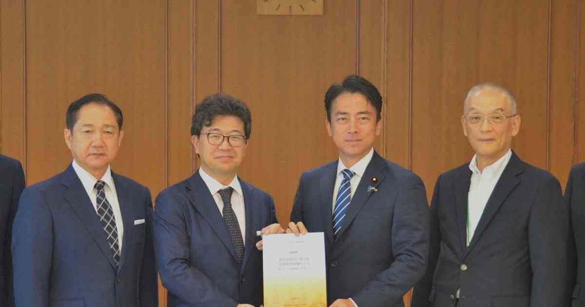 「自衛隊へ外国人登用検討を」　笹川平和財団が小泉防衛相に提言