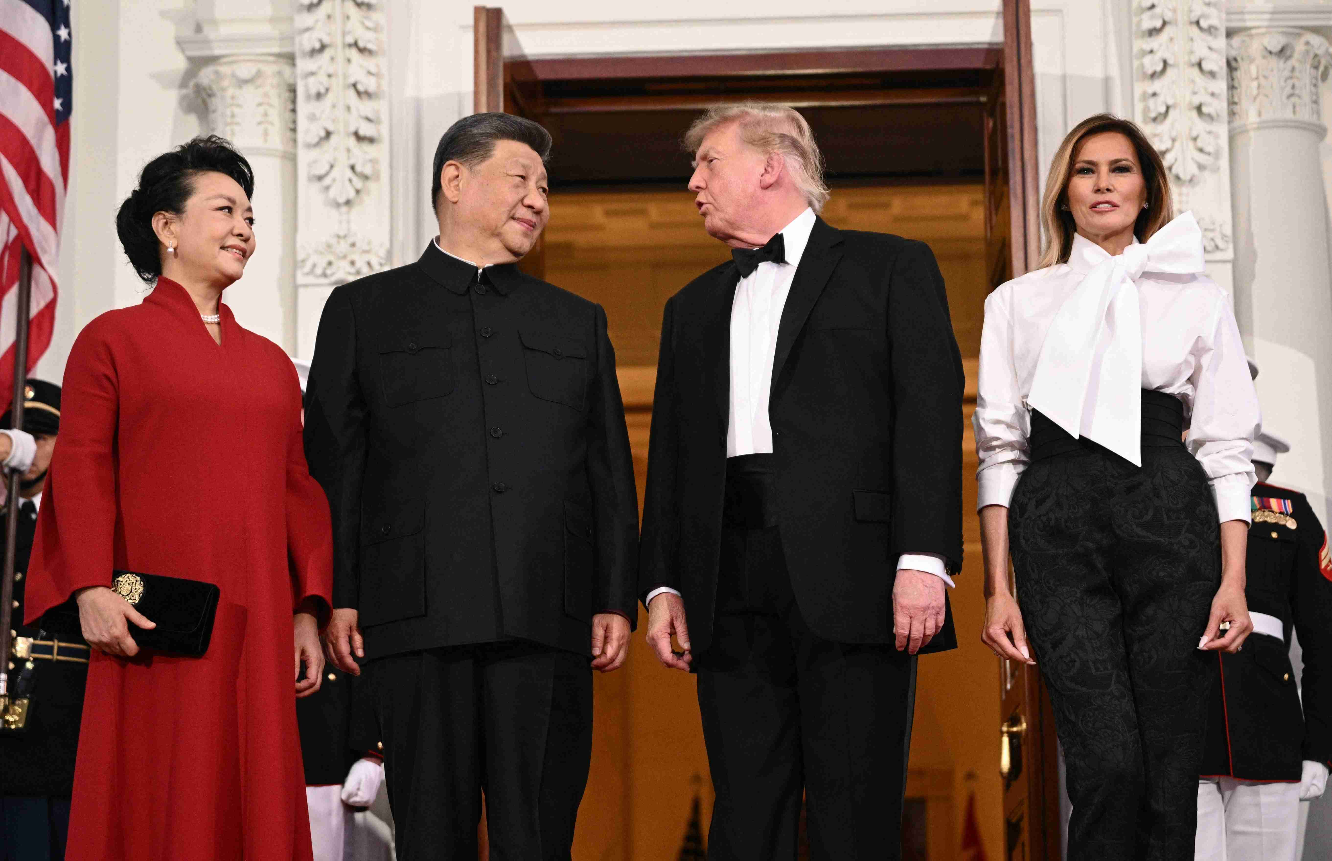 「本当に恥ずかしい」トランプ氏、歴代大統領の肖像画を前に “軽薄な言動” →習近平氏は「大笑い」