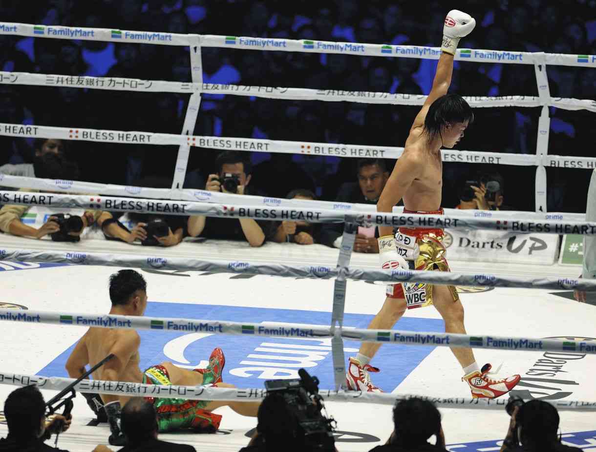 那須川天心、王者・井上拓真に再び敗れる…7回に左を合わせダウン奪うも攻めきれず　”神童”が格闘技人生の岐路に：中日スポーツ・東京中日スポーツ 
