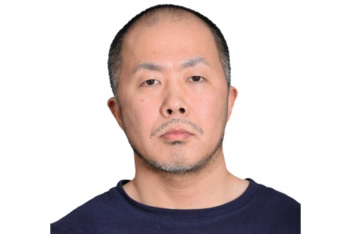 《ネットでヒーロー視「ハンマーおじさん」公判》高校生を「うるせえよ」と殴打、警察に「カプサイシン液」噴射…減刑署名が集まったスキンヘッド男の「とんでもない犯行」｜NEWSポストセブン