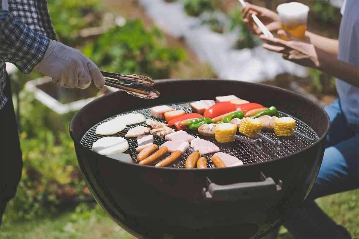 実は多い…隣人の《プール遊びやBBQ》が迷惑な人たち SNS「ほんと響くしうるさい」「自分の敷地内だからって…」 | オトナンサー