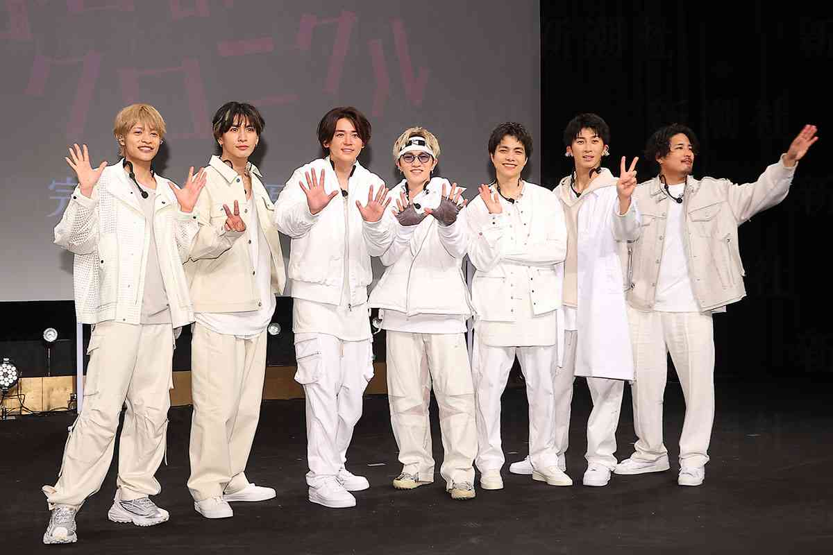 「桐山が楽屋に来ると、話さなくなるメンバーも」　「WEST.」解散　7人の「グループ愛」になぜ亀裂が？　「アイドルを貫きたい」小瀧が疑問を感じた“決定的な出来事”とは | デイリー新潮