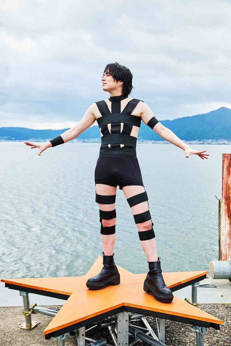 フェスで『HOT LIMIT』衣装着用→一夜で韓国フォロワー2000人減　Novelbright竹中雄大「文化の違いは仕方ない」