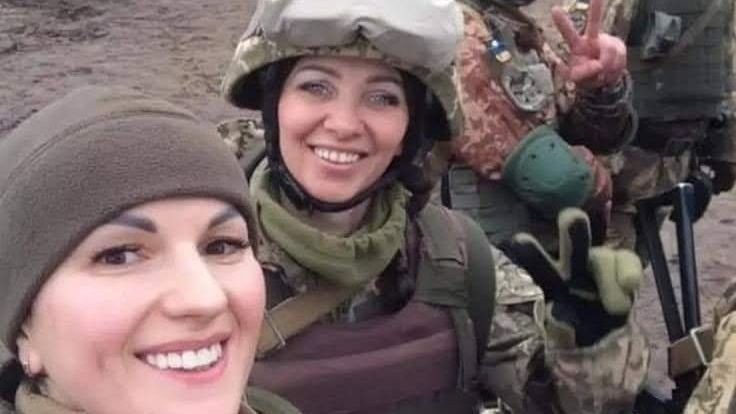 ウクライナ女性兵、砲撃動画がTikTokで注目「医者になりたかったけど、居場所はここ」：朝日新聞GLOBE＋