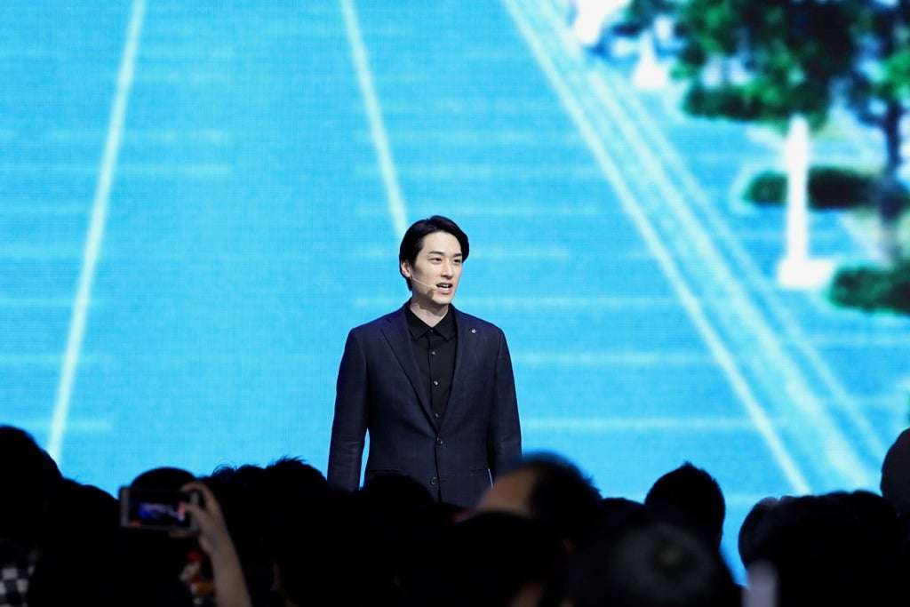 彼氏がコンパニオンと話してるのを見て、好きが冷めてしまった