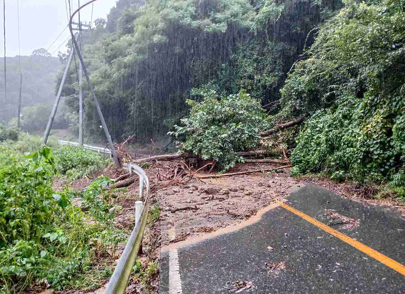 館山で48時間に410ミリ、観測史上最大雨量　安房各地で土砂崩れ、通行止め（千葉県）（房日新聞） - Yahoo!ニュース