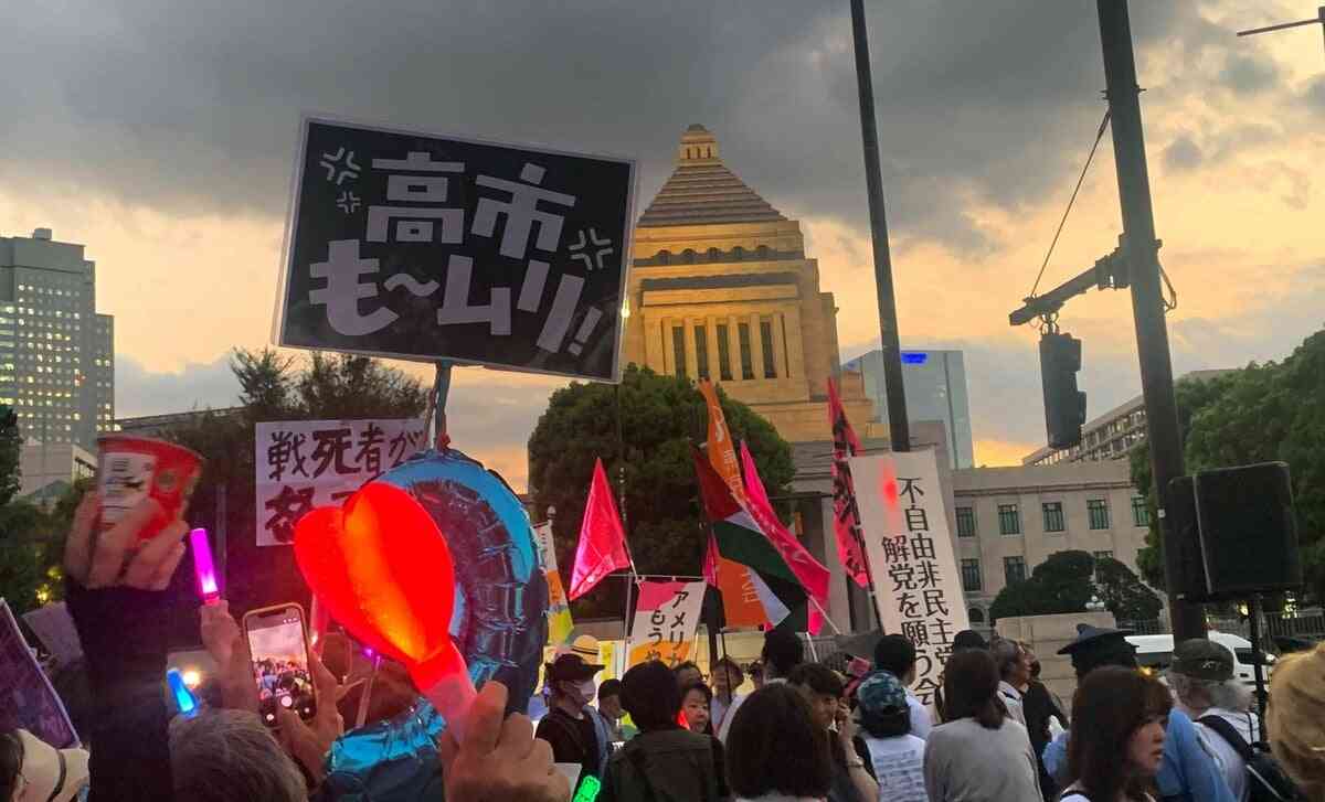 「も～ムリ！“サナ活”やめる」　若年層の高市首相への期待が失望に変わった心理とは | AERA DIGITAL（アエラデジタル）