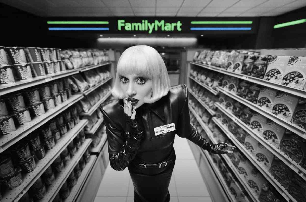 レディー・ガガ、「ファミマ」スタッフ募集の新CMに出演 “自分らしく働ける環境づくり”、象徴として起用