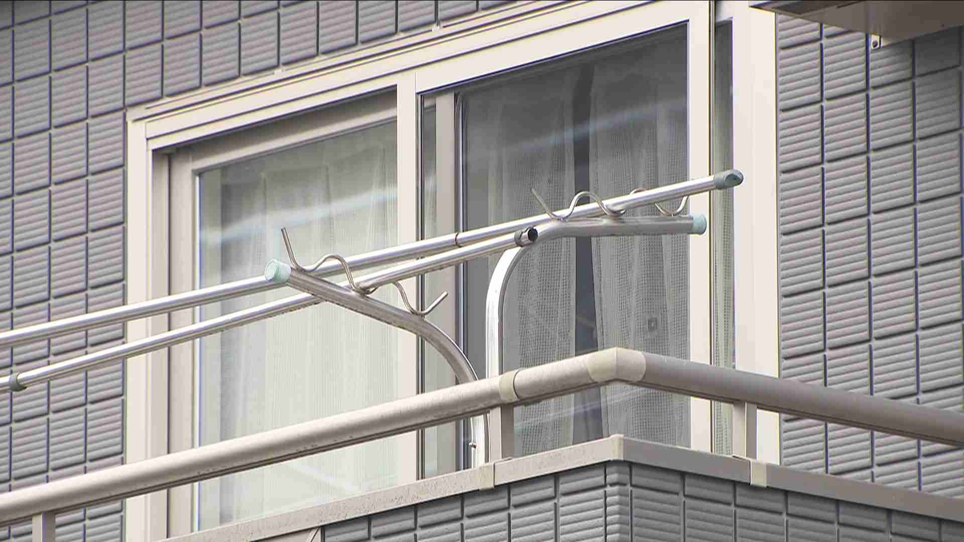 父親の死因は「失血死」　首をハサミで突き刺した疑いの娘は殺意を否認（ABCニュース） - Yahoo!ニュース