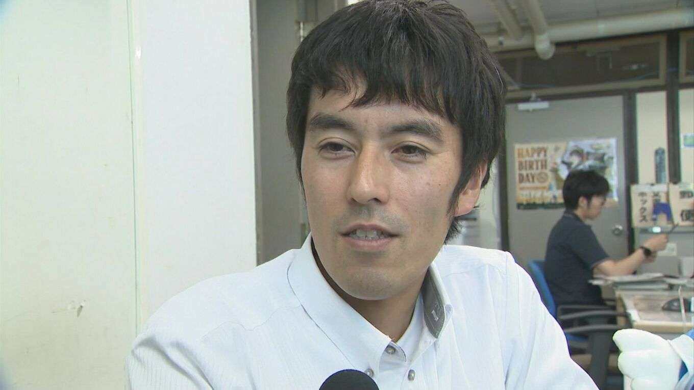 【県庁の「野崎さん」】「VIVANT」ロケ地PRで鳥取県職員が阿部寛さんの顔真似で広報活動したら…「一瞬見間違えた」「本物かと思った」SNS大反響「とにかく驚いています」 娘はテレビに映る阿部さん見て「パパだ」
