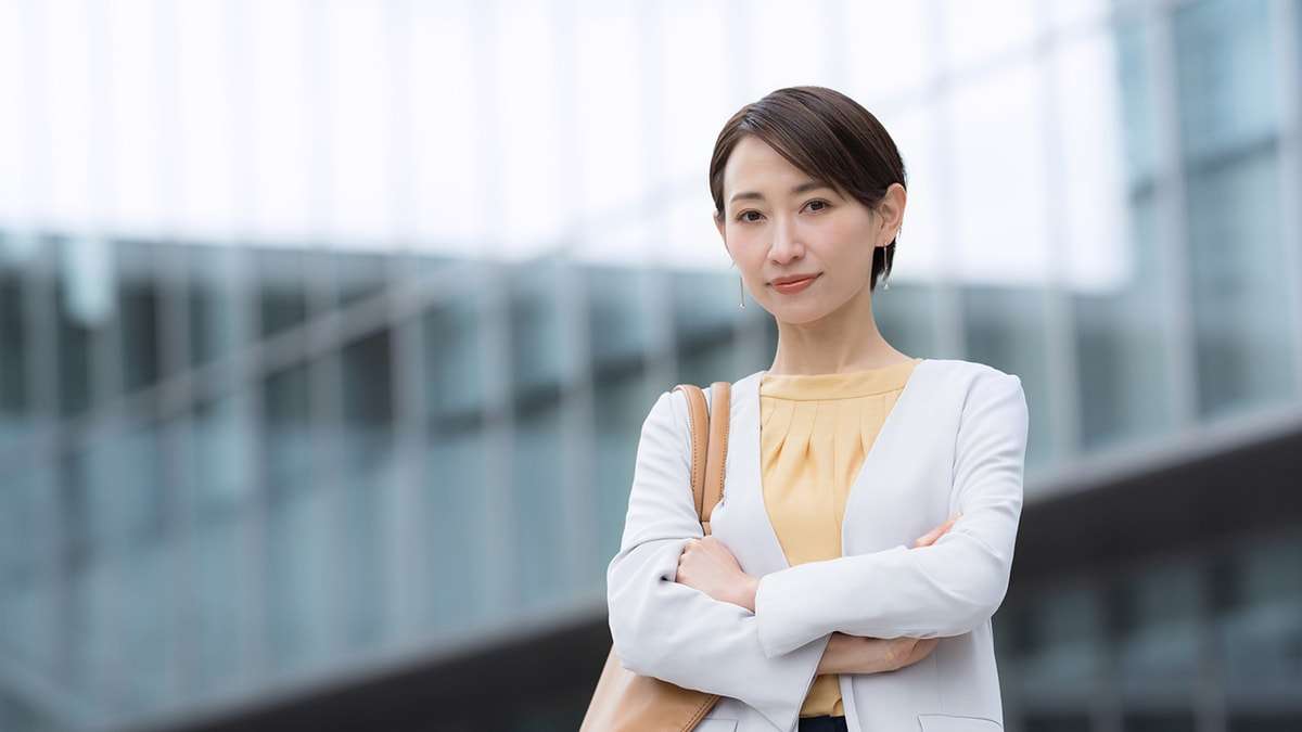 すみません、夫より稼いでいるんです…〈世帯年収1,000万円〉43歳共働き妻、帰省のたびに繰り返される76歳義父の「仕事はいつ辞めるの？」についにキレたワケ｜資産形成ゴールドオンライン