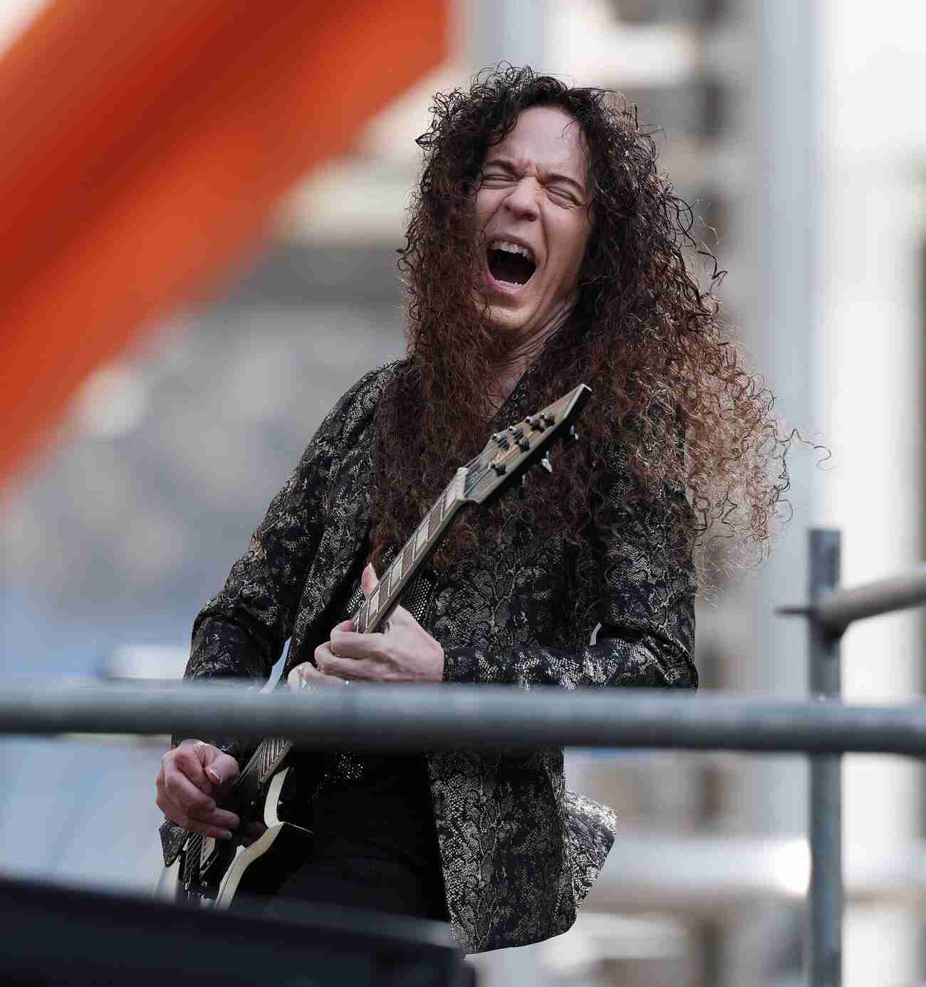 世界的ギタリスト、神社でダンス動画撮影する外国人旅行者に注意喚起「このような無礼が続けば…」