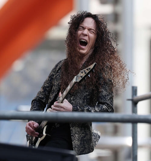 世界的ギタリスト、神社でダンス動画撮影する外国人旅行者に注意喚起「このような無礼が続けば…」 - 音楽 : 日刊スポーツ