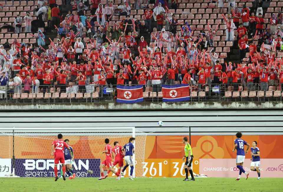 【アジア大会】サッカー男子 北朝鮮は8強敗退 因縁日本戦も0-1惜敗 試合後GK激高しイレブンはあいさつ、整列拒否 後半はイエローカード3枚、終盤の判定にも不服