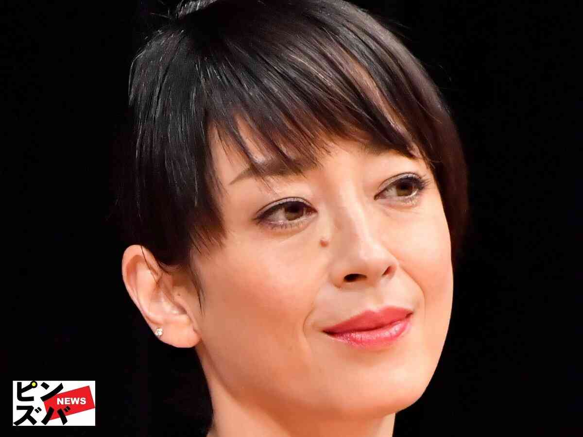 「別人かと」宮沢りえ、雰囲気ガラリの近影に驚き　タトゥー丸出し“肩紐ずり落ち”ドレスから一転｜概要｜ニュース｜ピンズバNEWS