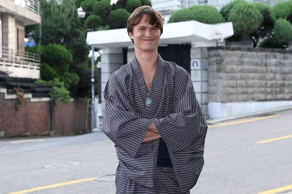 米俳優アンセル・エルゴート、韓国のイベントに
