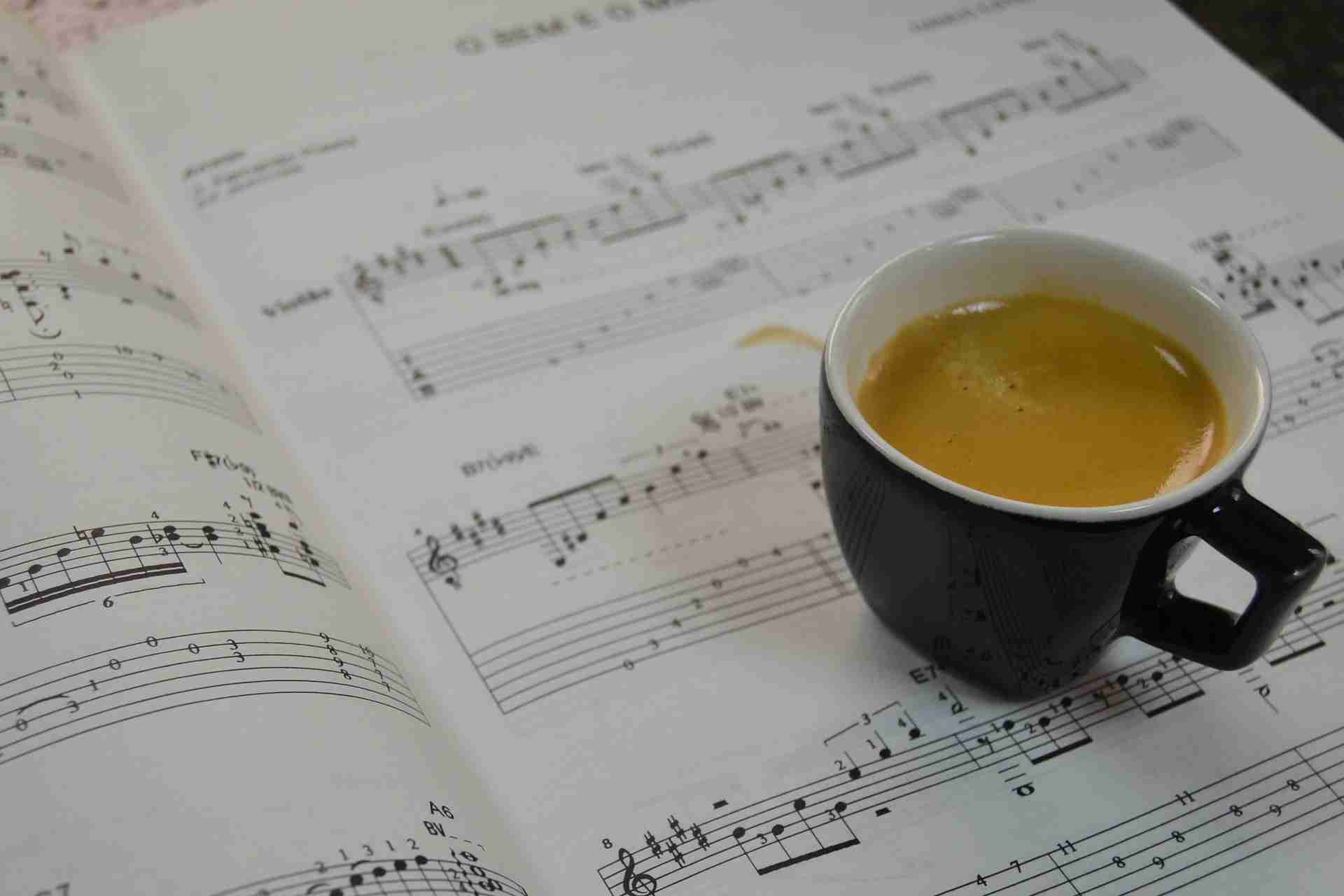 作曲と編曲の違いとは？どっちが難しい？実は分けているのは日本だけ！？ | サッキーのさっきの出来事