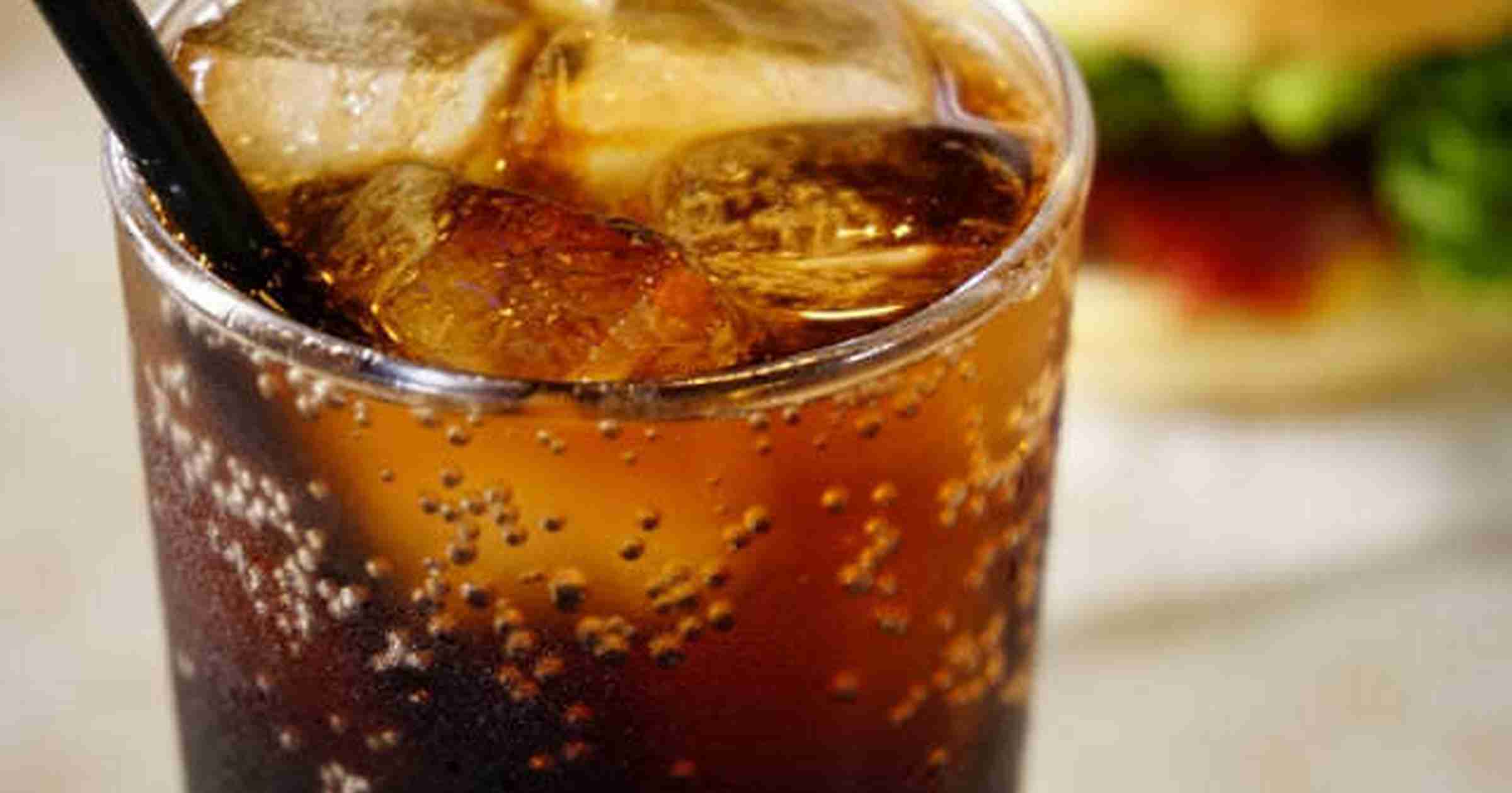 コーラに含まれる砂糖量はコップ1杯で角砂糖7個分？エナジードリンクなどと比較【管理栄養士監修】 - くふう トクバイニュース