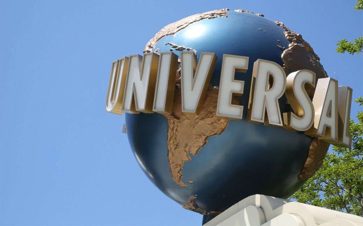 USJキャラクターの“中の人”が「酷暑労働」を告発〈熱中症警戒アラートでもショーは決行〉 | 文春オンライン