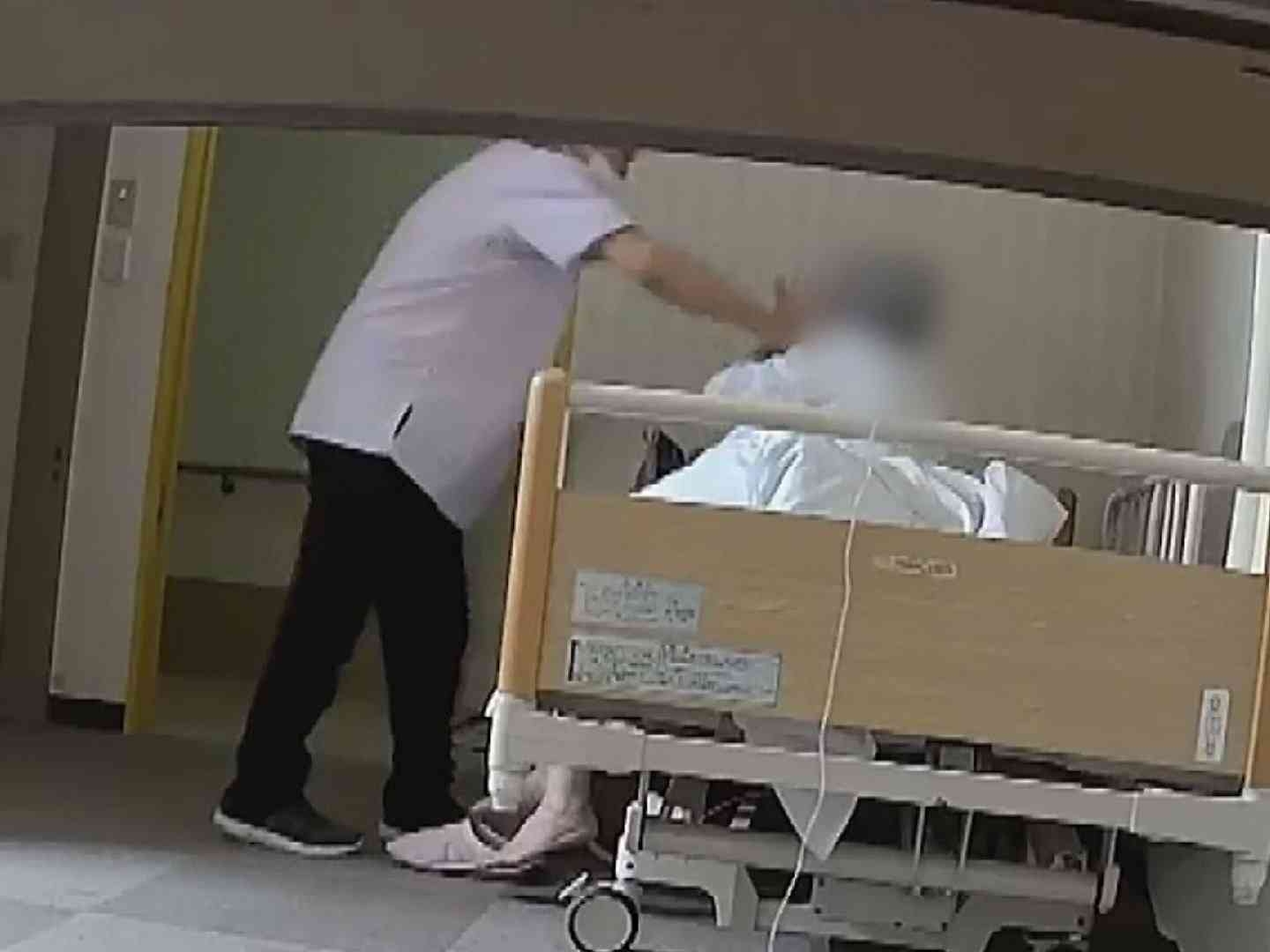 殴る蹴るの一部始終がカメラに…老人ホームで入所者に暴行を加えた罪 71歳男に拘禁刑1年を求刑 被害者の娘「重い判決を」