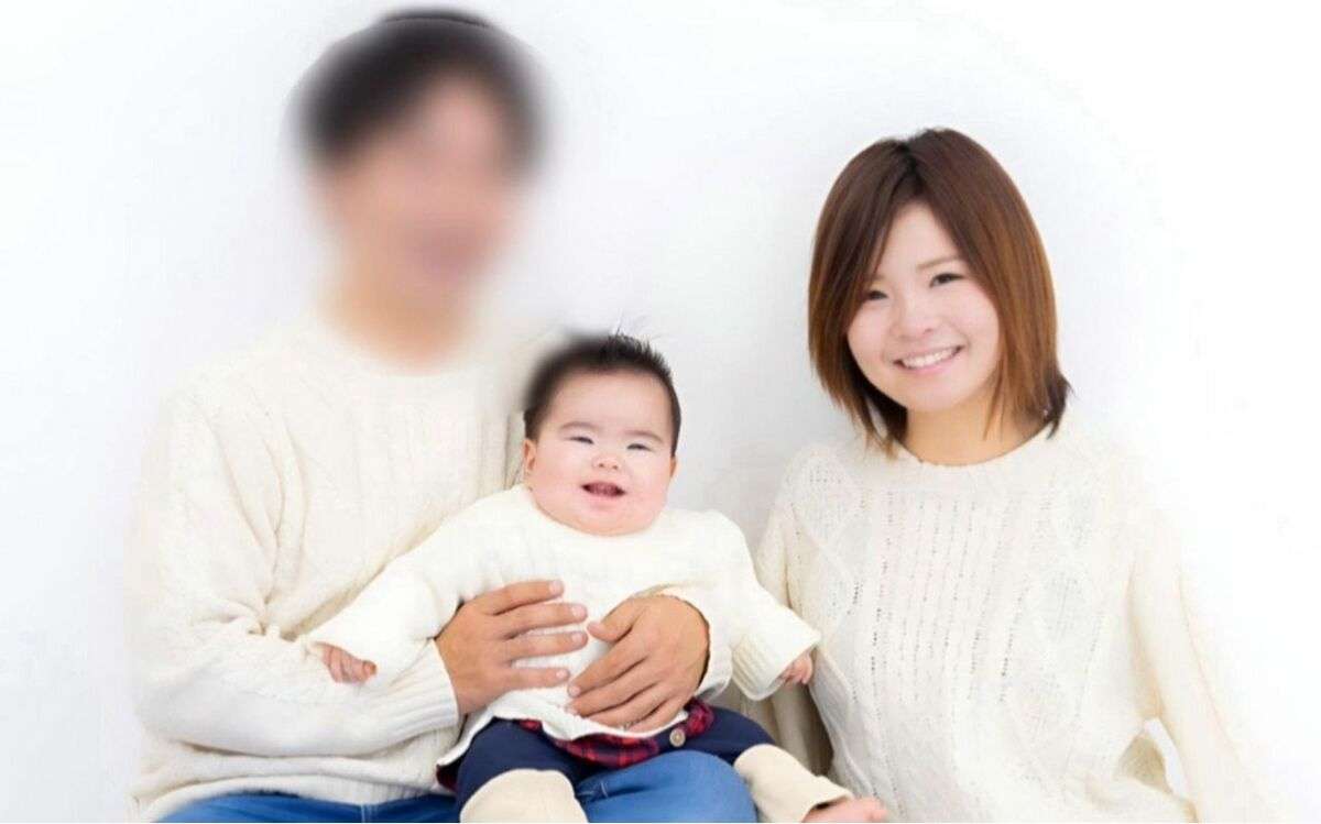 両腕がなく、短い両足には指が4本…1児を育てる“先天性四肢欠損症”の女性（36）が語る葛藤「障害があるから妊娠できないのかな、と……」 | 文春オンライン