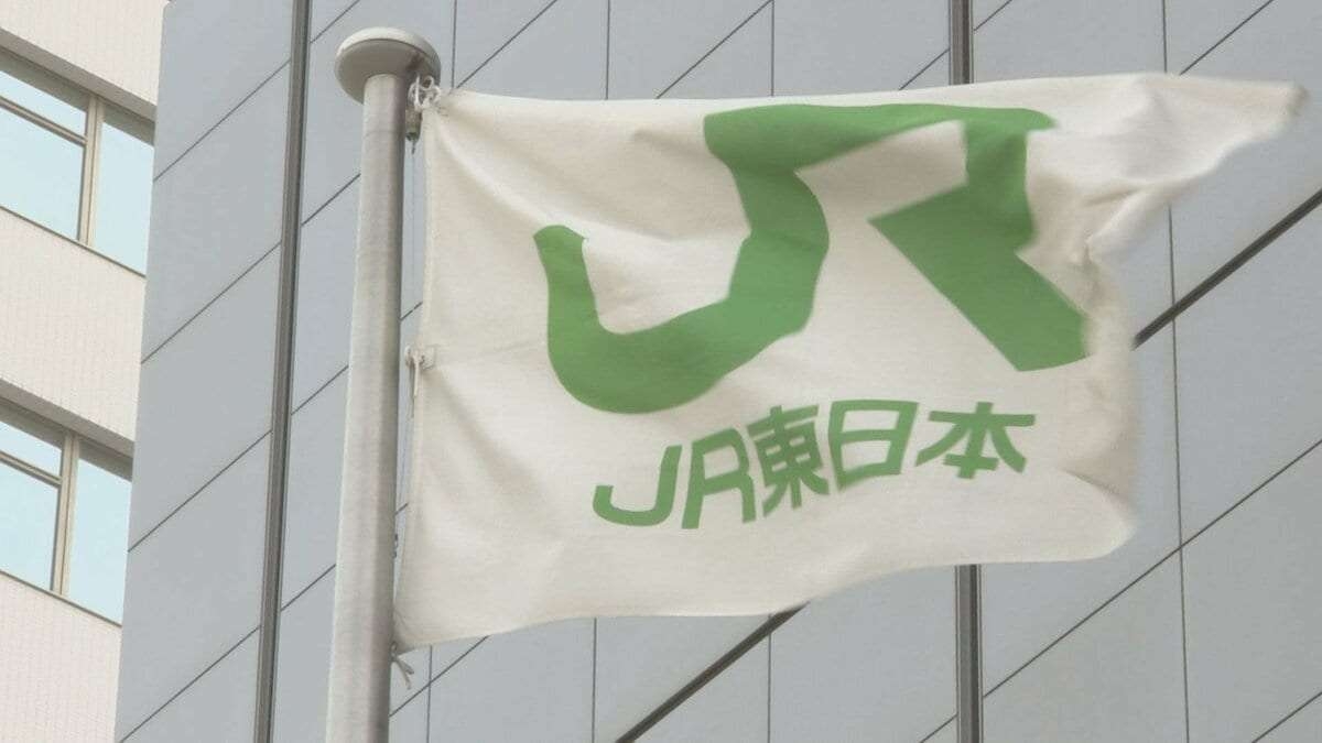 JR東海道線の車内でスプレー噴射か　10人ほどが目や喉の痛み訴え　横浜駅－品川駅の上りで運転見合わせ　JR川崎駅に救急や消防の車両が多数出動