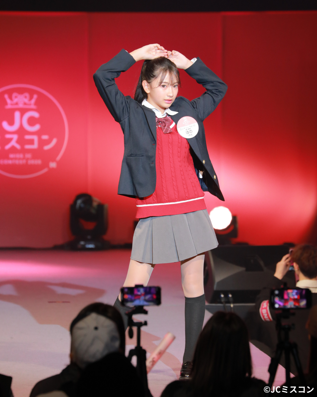 「この子13歳ってマジ!?」“日本一かわいい中学生”の最新ビジュアルにX衝撃「まじで顔整いすぎ」