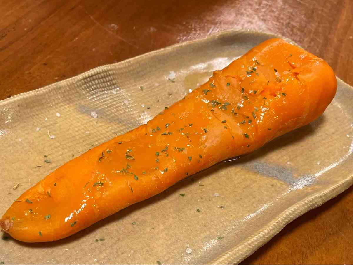「アイラップでにんじん1本まるごとレンチン7分」がめちゃ美味しいらしい→さっそくマネしてみる人が続出、「甘い」「簡単すぎる」などの感想が溢れかえる