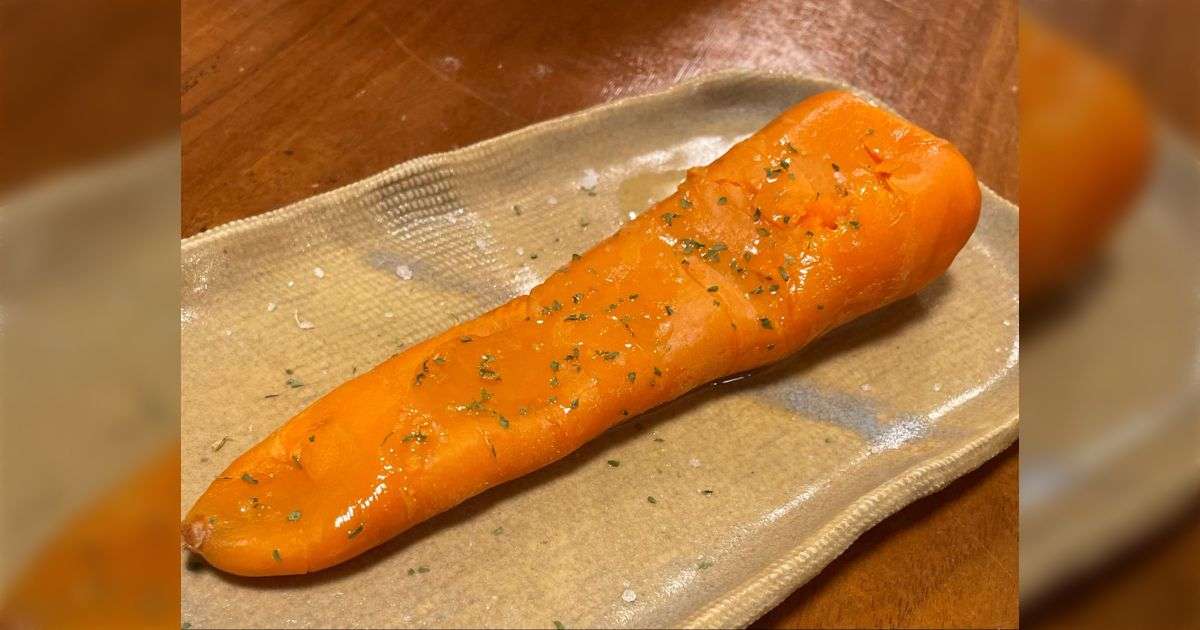 「アイラップでにんじん1本まるごとレンチン7分」がめちゃ美味しいらしい→さっそくマネしてみる人が続出、「甘い」「簡単すぎる」などの感想が溢れかえる - Togetter