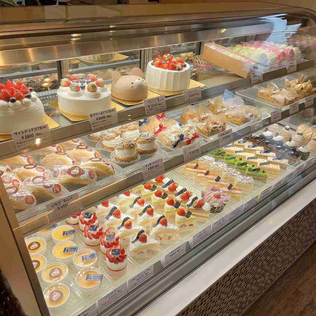 ケーキ屋さんでケーキ食べるなら?