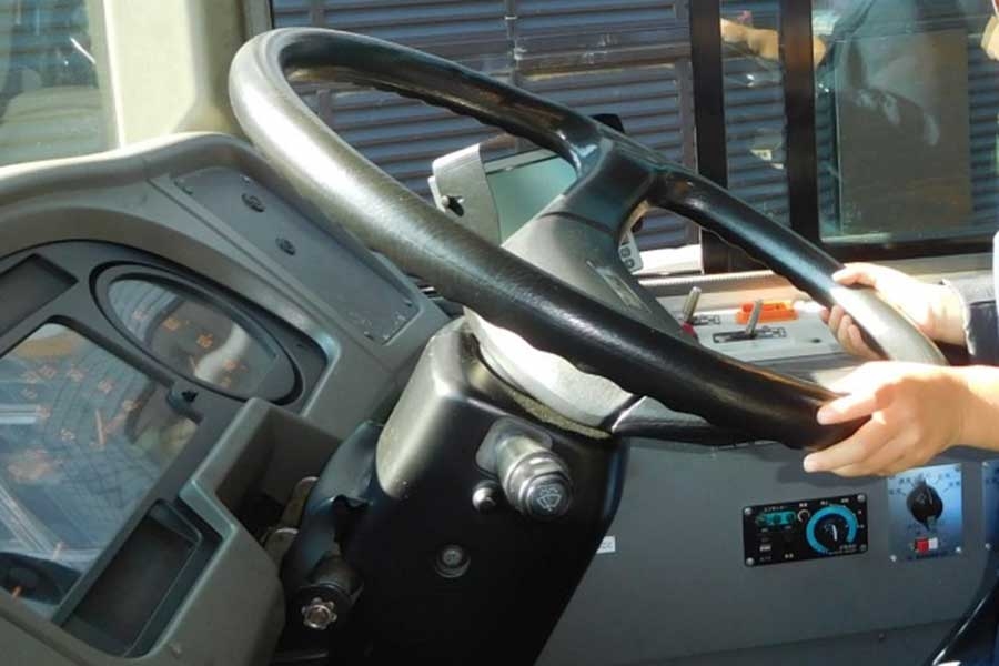 バス車内ではしゃぐ小学生、運転手が注意しても無視…見かねた乗客が一喝「いい加減に止めなさい！」 | Hint-Pot