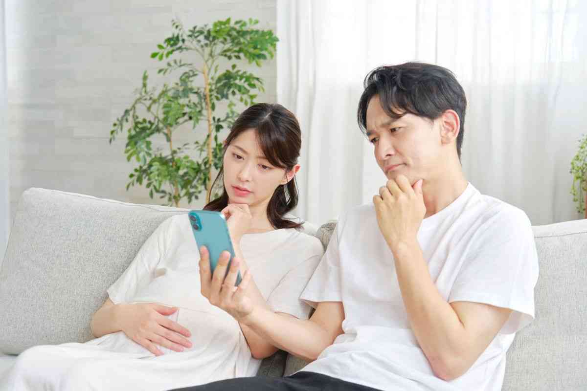 子育て世帯の平均年収はいくら？「857万3000円」でも6割が生活は苦しいと答え、純資産は741万円 | 概要 | LIMO | くらしとお金の経済メディア