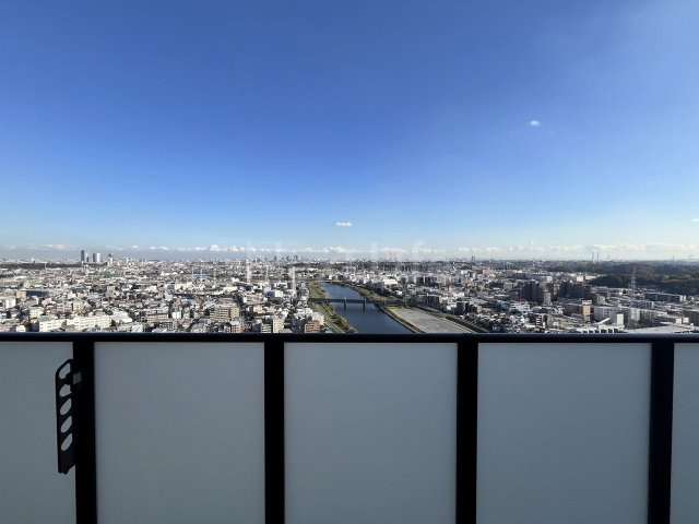横浜のタワマン最上階、手すりで景色見えず 購入者の賠償請求を棄却 東京地裁