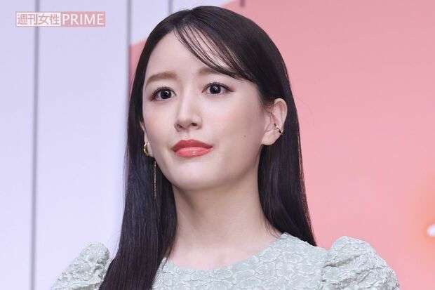 綾瀬はるか 11回目の会津まつり参加、そっくり芸人とのツーショットも披露!“神ファンサ”姿をキャッチ