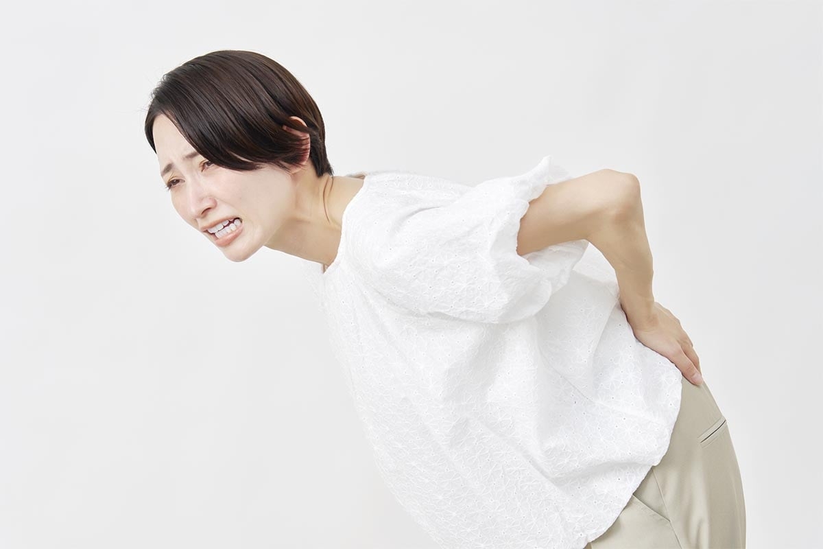 「おばさんになったかも」と自覚した人たち SNS「無駄な肉が」「とにかく座りたい」一方で“自然体で過ごせる”前向きな声も | オトナンサー