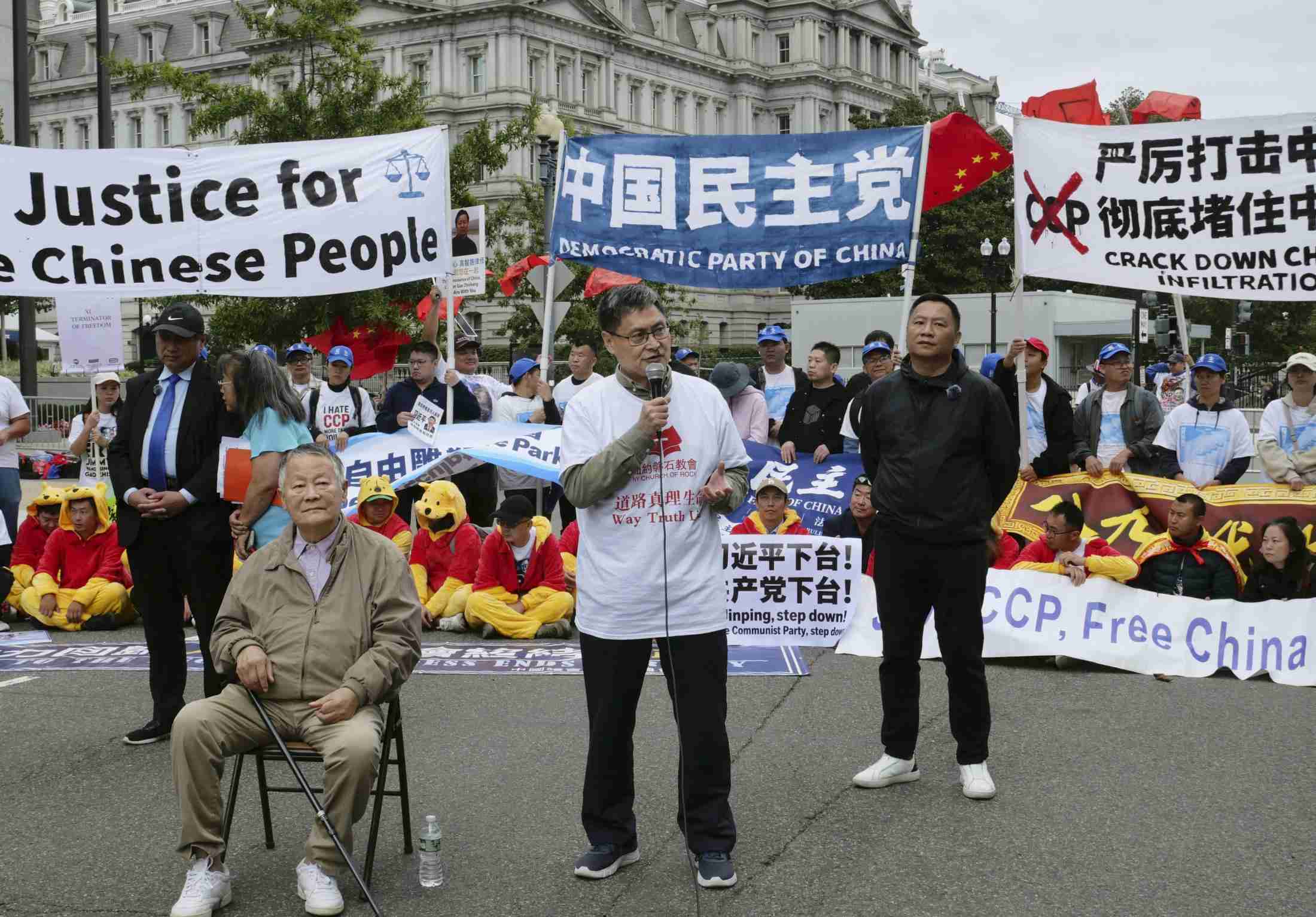 「習近平主席は退陣を」抗議活動　米ワシントン、親中派と衝突（共同通信） - Yahoo!ニュース