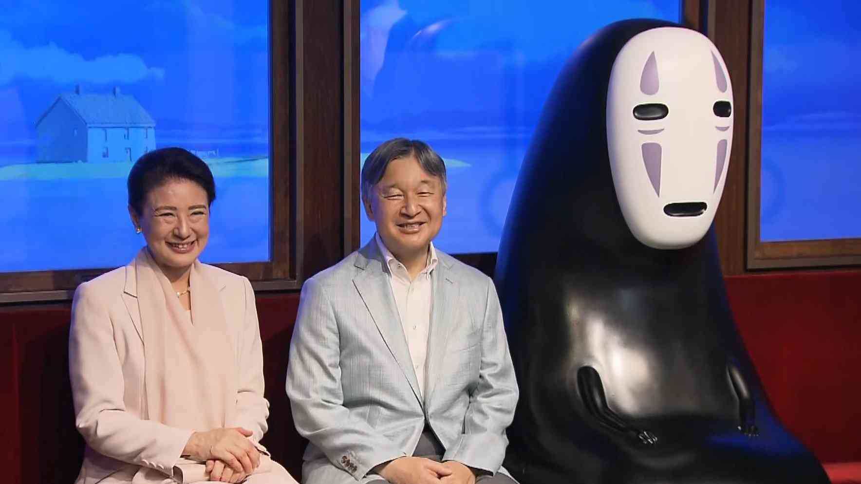 天皇皇后両陛下「ジブリパーク」を訪問 「カオナシ」と写真撮影も 映画の名場面を再現した展示を見学 陛下の携帯電話で撮影も