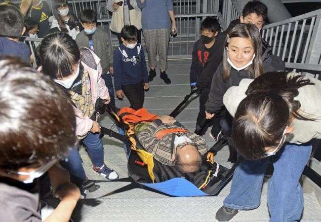 災害時に高齢者の避難を中学生が支援する取り組みについて疑問の声「中学生は真っ先に逃げてほしい」→賛同が集まるも親族の場合はどうする？高齢者側の申し訳ない気持ちも