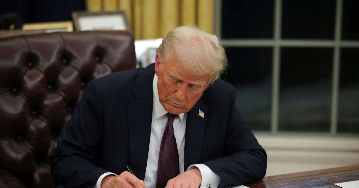米議会占拠事件の参加者1500人に恩赦、トランプ大統領 - 日本経済新聞