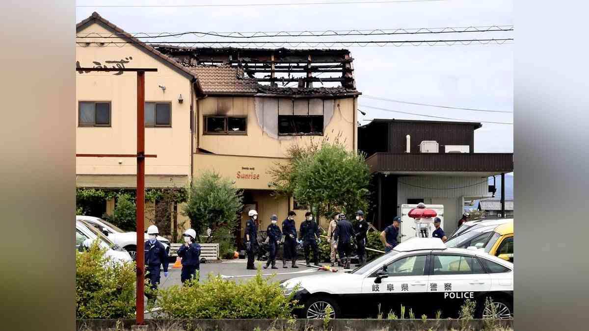 ケーキ店主らと口論し包丁とガソリン持参か、死亡の男を殺人・放火容疑で書類送検方針…岐阜県警 : 読売新聞