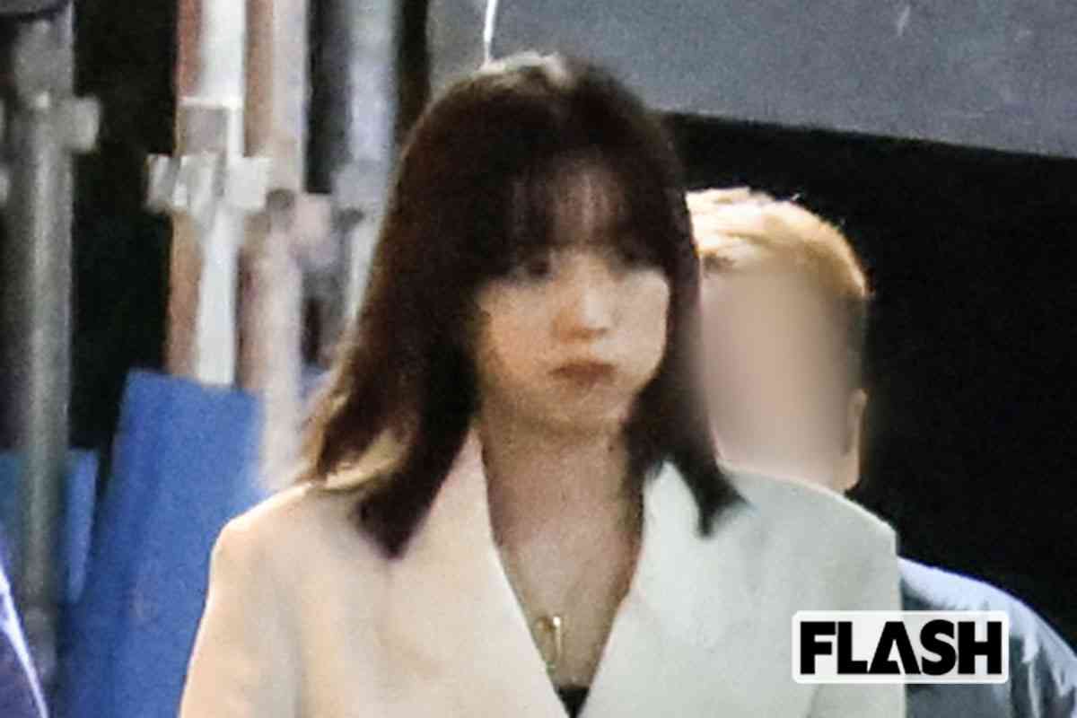 永野芽郁　かわいすぎる“膝上20cm”超ミニスカで繁華街に降臨…「元ナンバーワンキャバ嬢役」で開く新境地 | Smart FLASH/スマフラ[光文社週刊誌]
